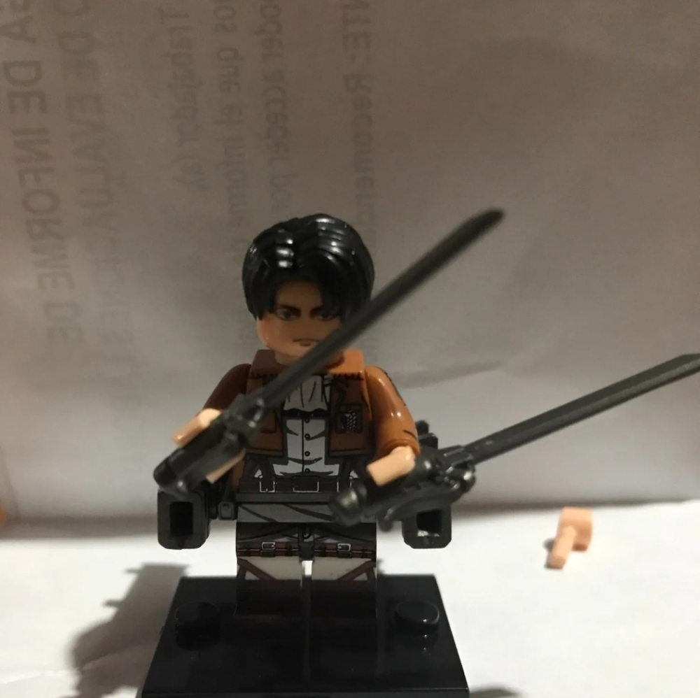 New Attack on the Titan 4 mini figure set - Picture 9 of 12